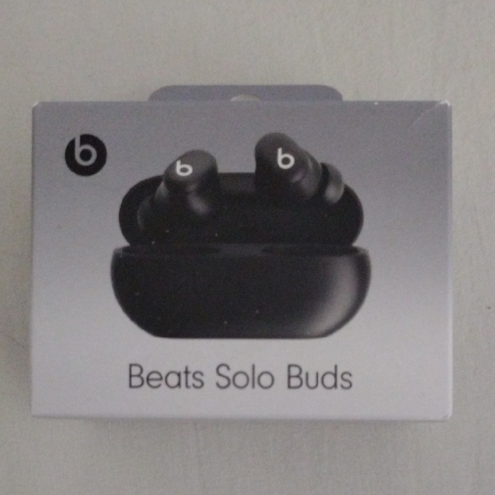 Beats Solo Buds Box